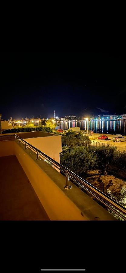 Apartments Kapetanovi Dvori トロギール エクステリア 写真