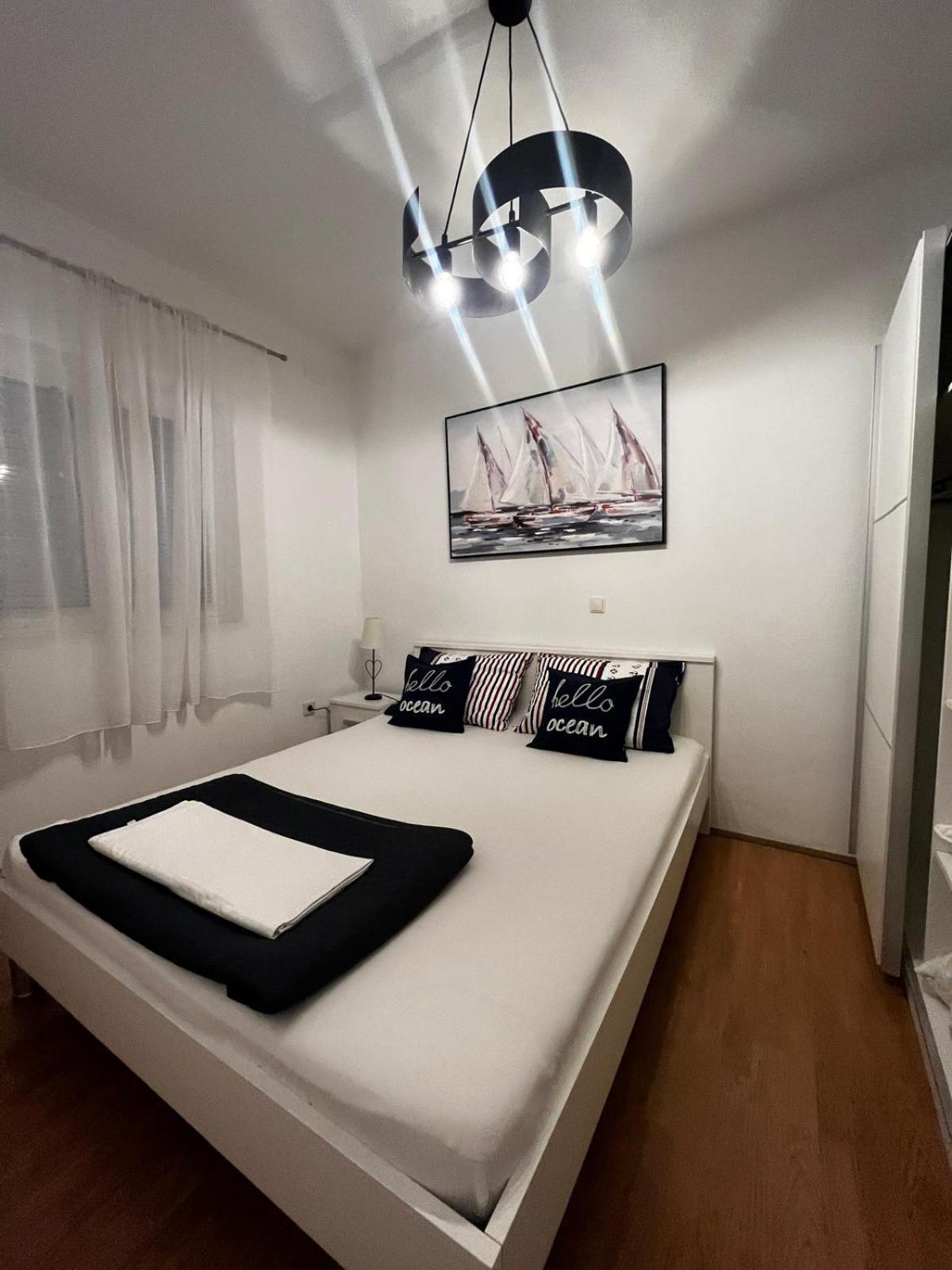 Apartments Kapetanovi Dvori トロギール エクステリア 写真
