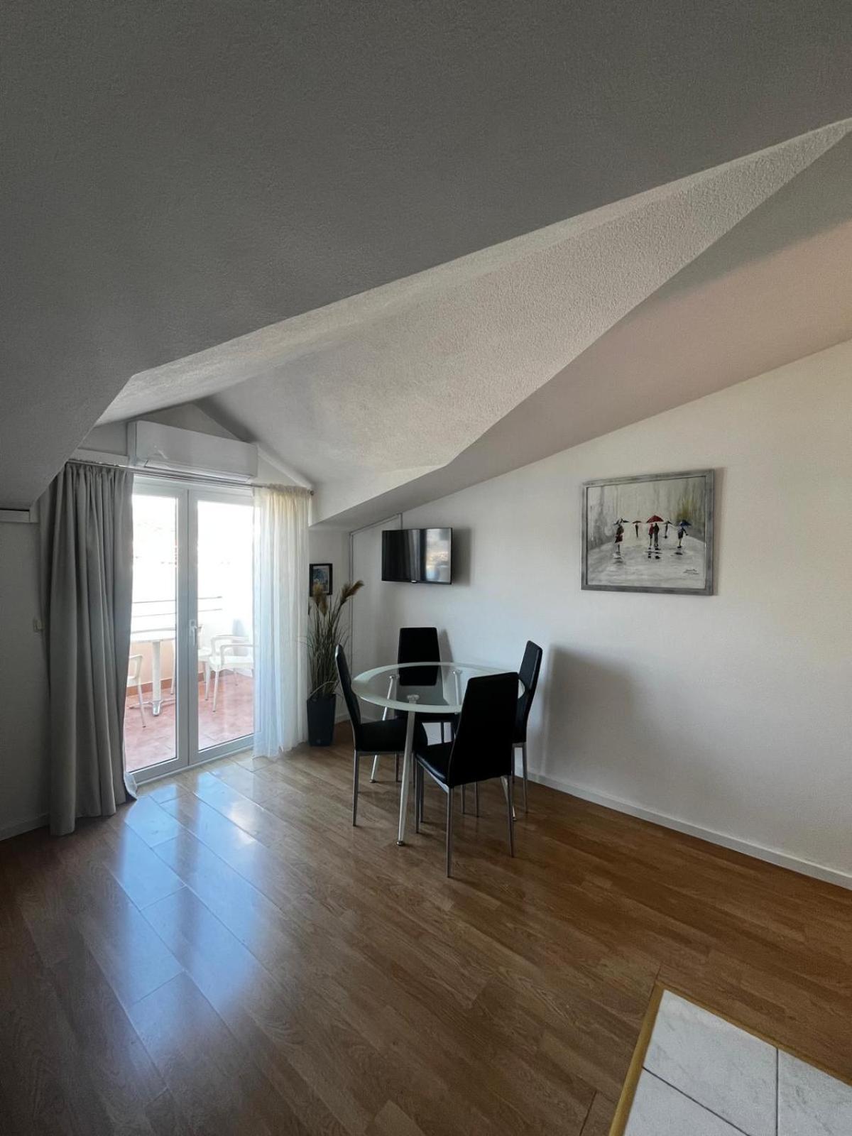 Apartments Kapetanovi Dvori トロギール エクステリア 写真